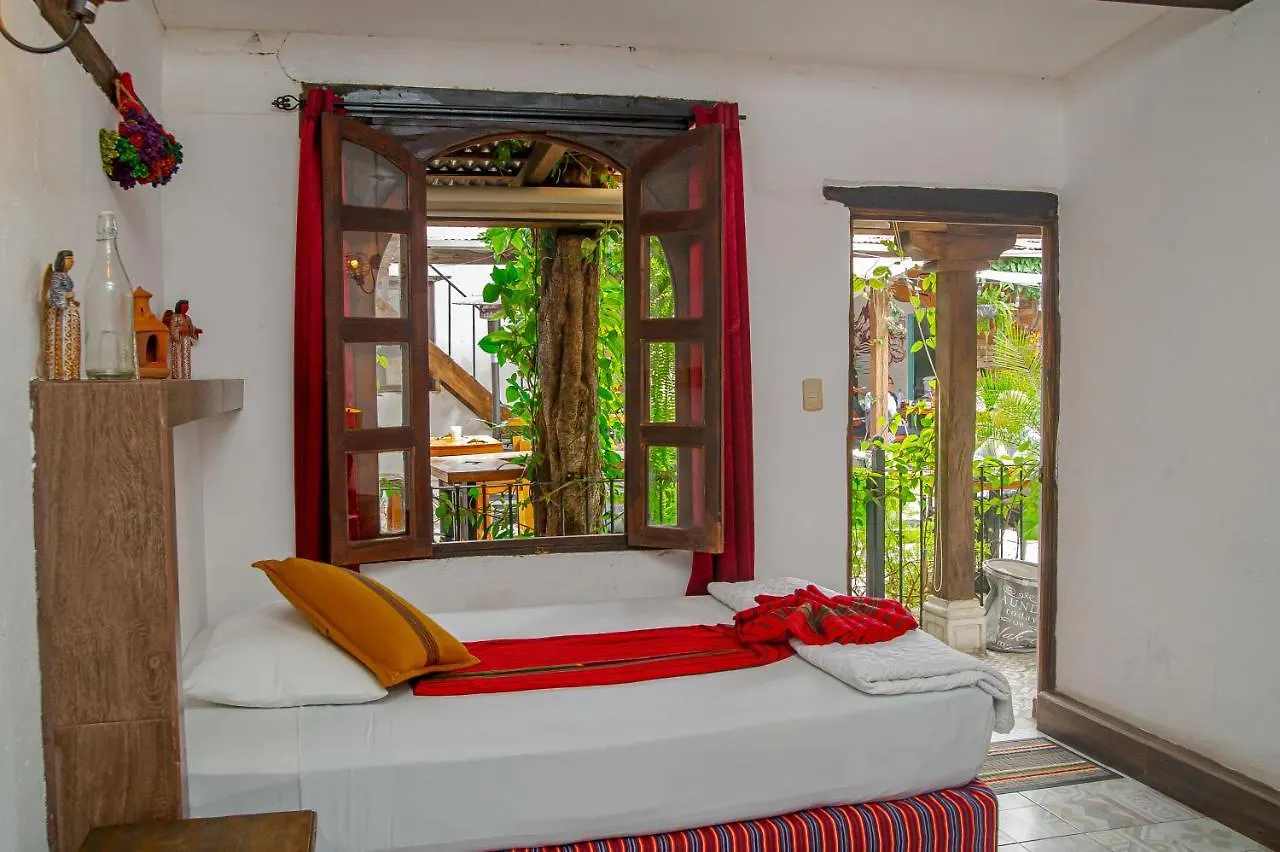 Nikikot Hostel & Hotel Antigua
