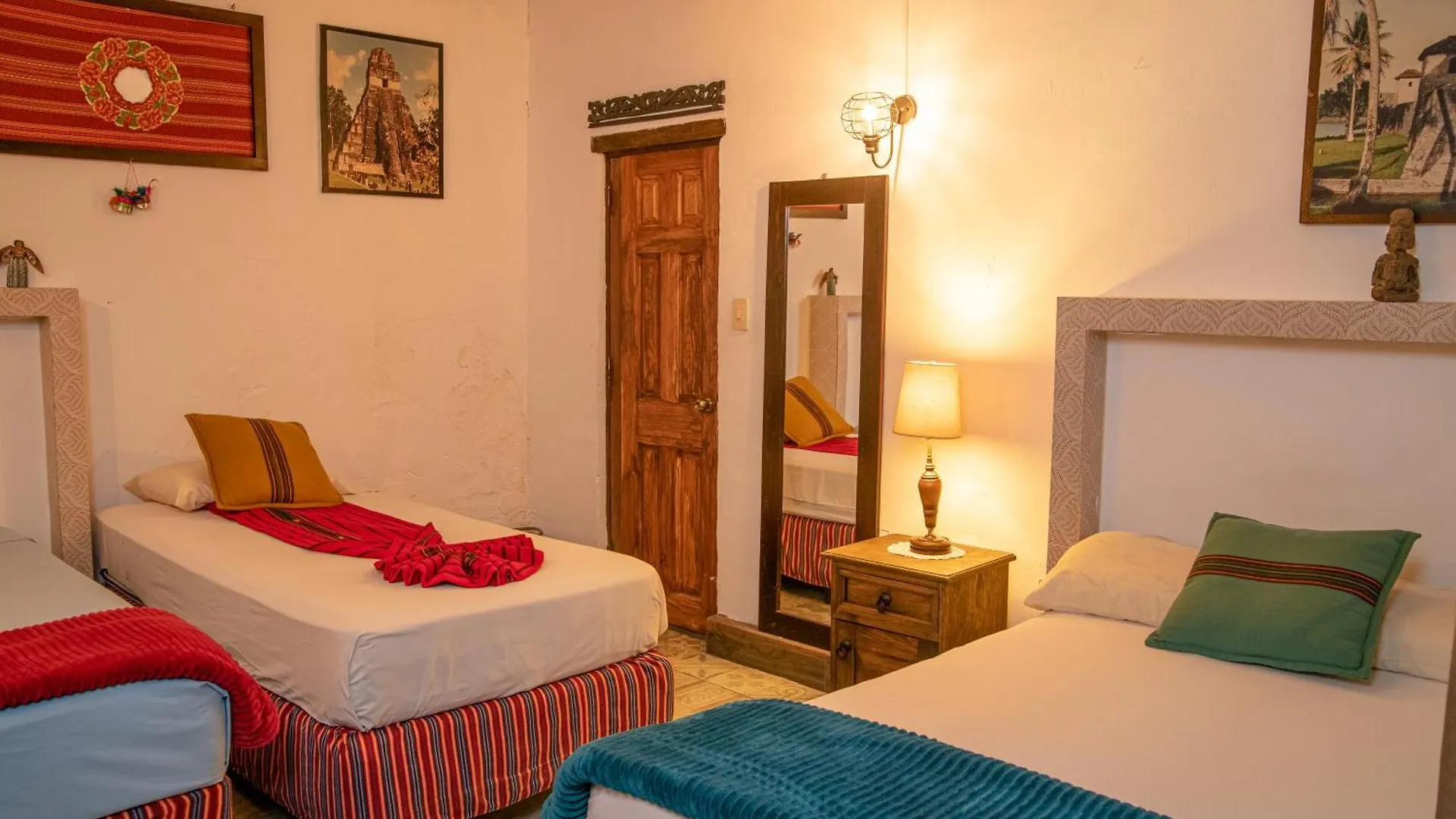 Nikikot Hostel & Hotel Antigua Guatemala
