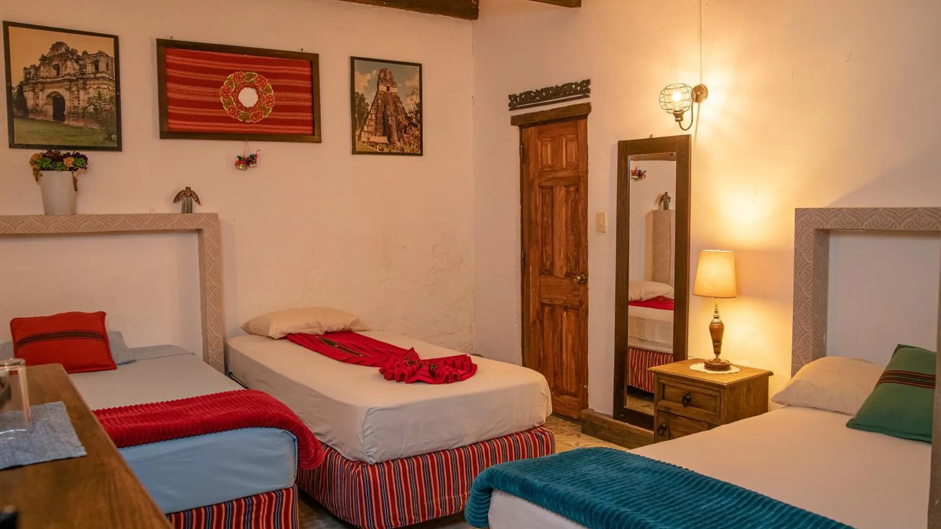 Nikikot Hostel & Hotel Antigua